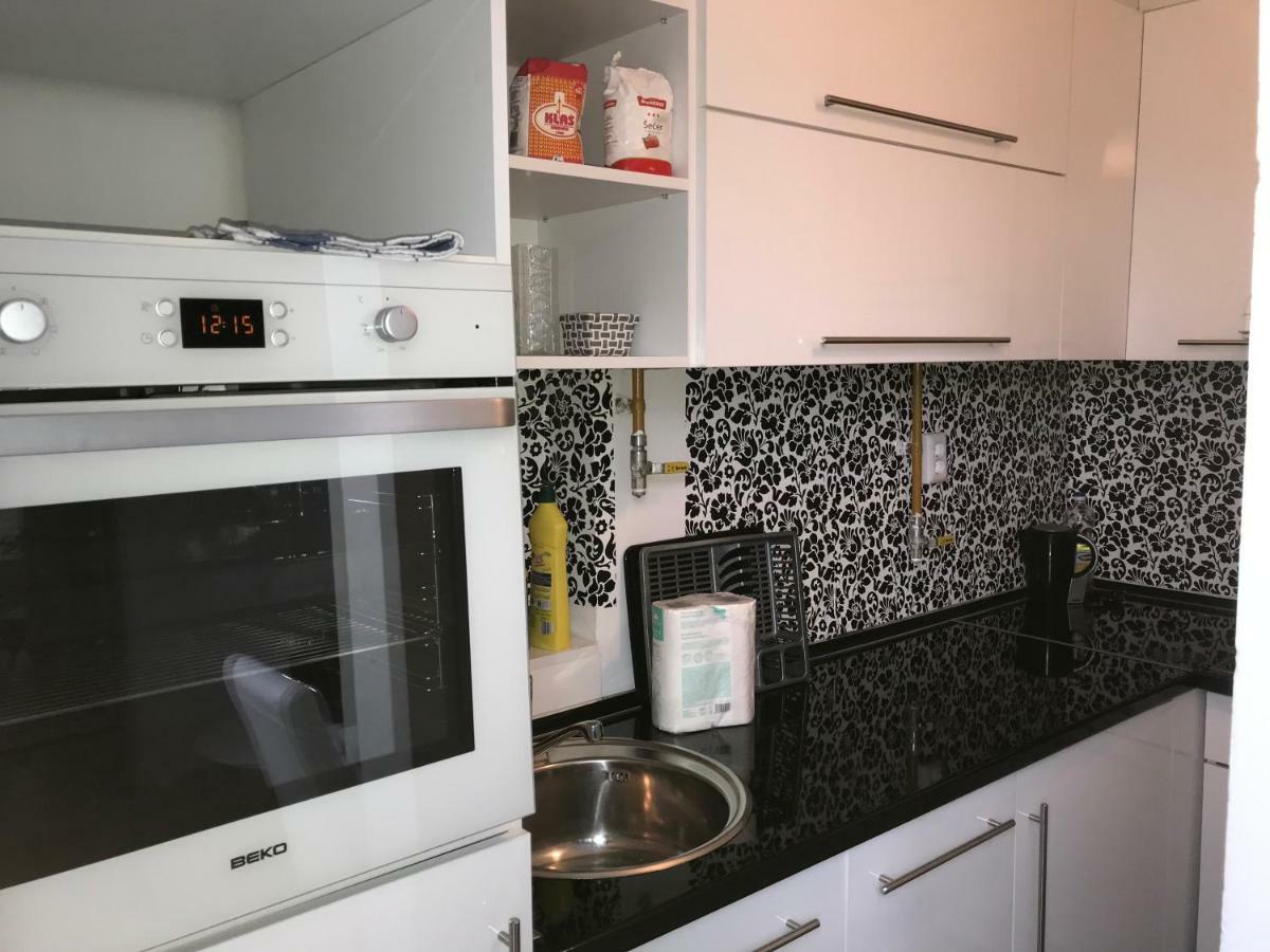 Colors Apartment ซาราเยโว ภายนอก รูปภาพ